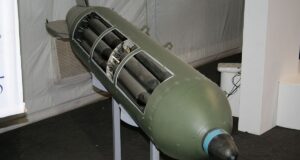 Israel denuncia misiles de racimo iraníes mientras resurgen acusaciones por su propio historial militar